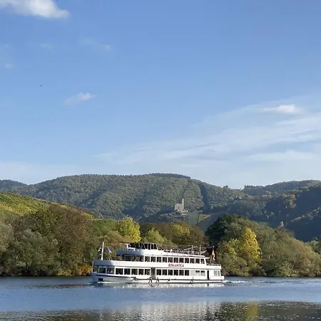 Holiday Above The Moselle 2 *